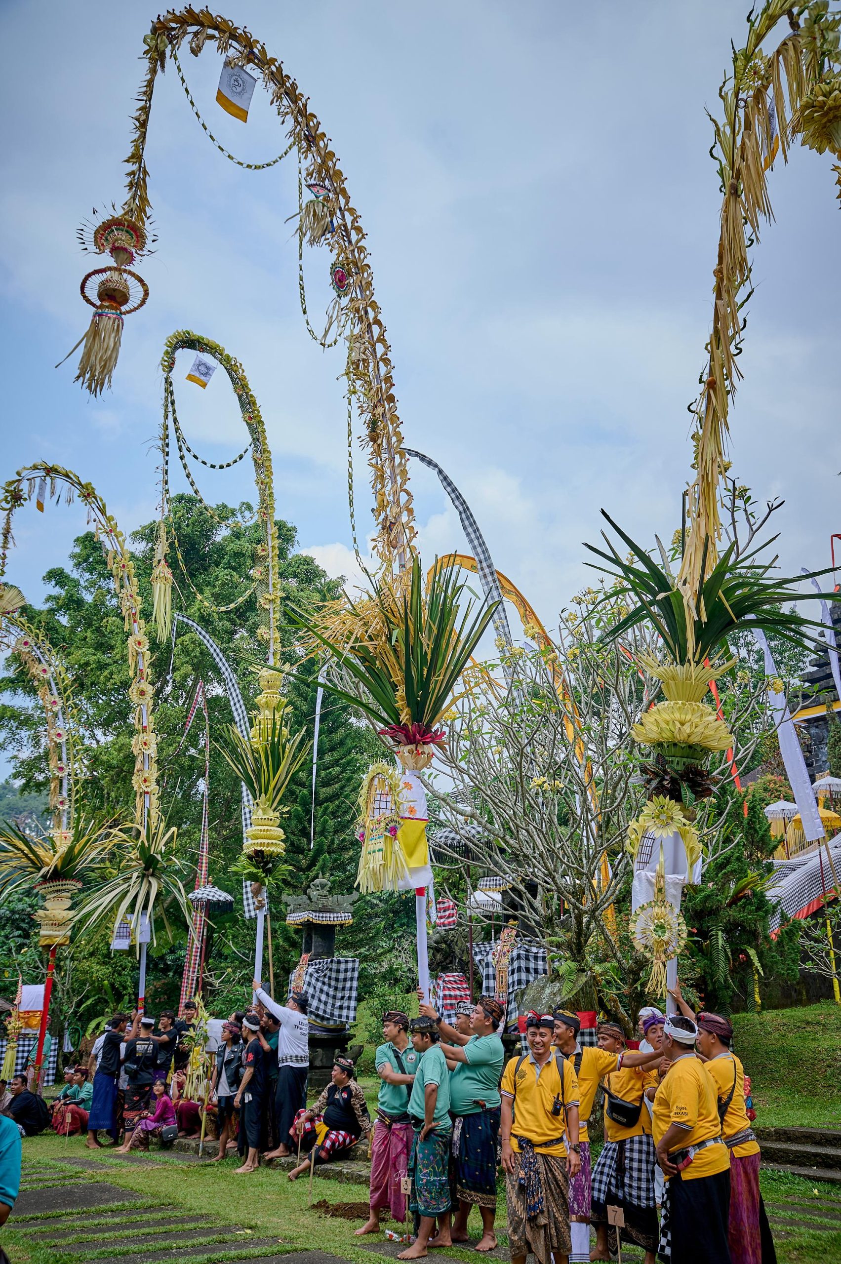 Festival Penjor sebagai salah satu wahana untuk menjalin Simakrama dan merawat rasa menyama braya antar umat Hindu SEJAKJABAN