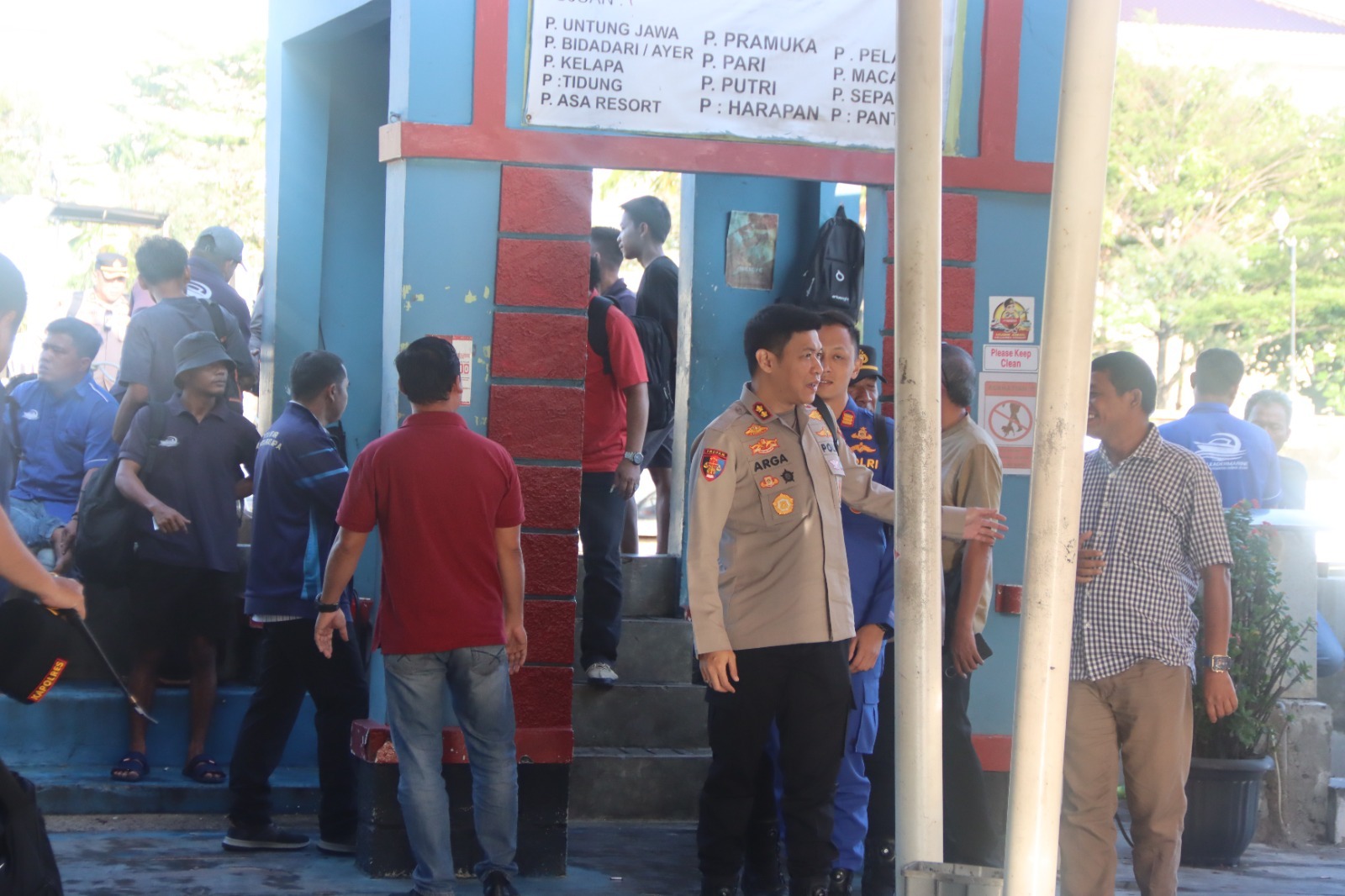 Kapolres Kepulauan Seribu Pantau Pengamanan di Dermaga Marina Ancol 16 dan 17, Pastikan Keamanan Keberangkatan Wisatawan