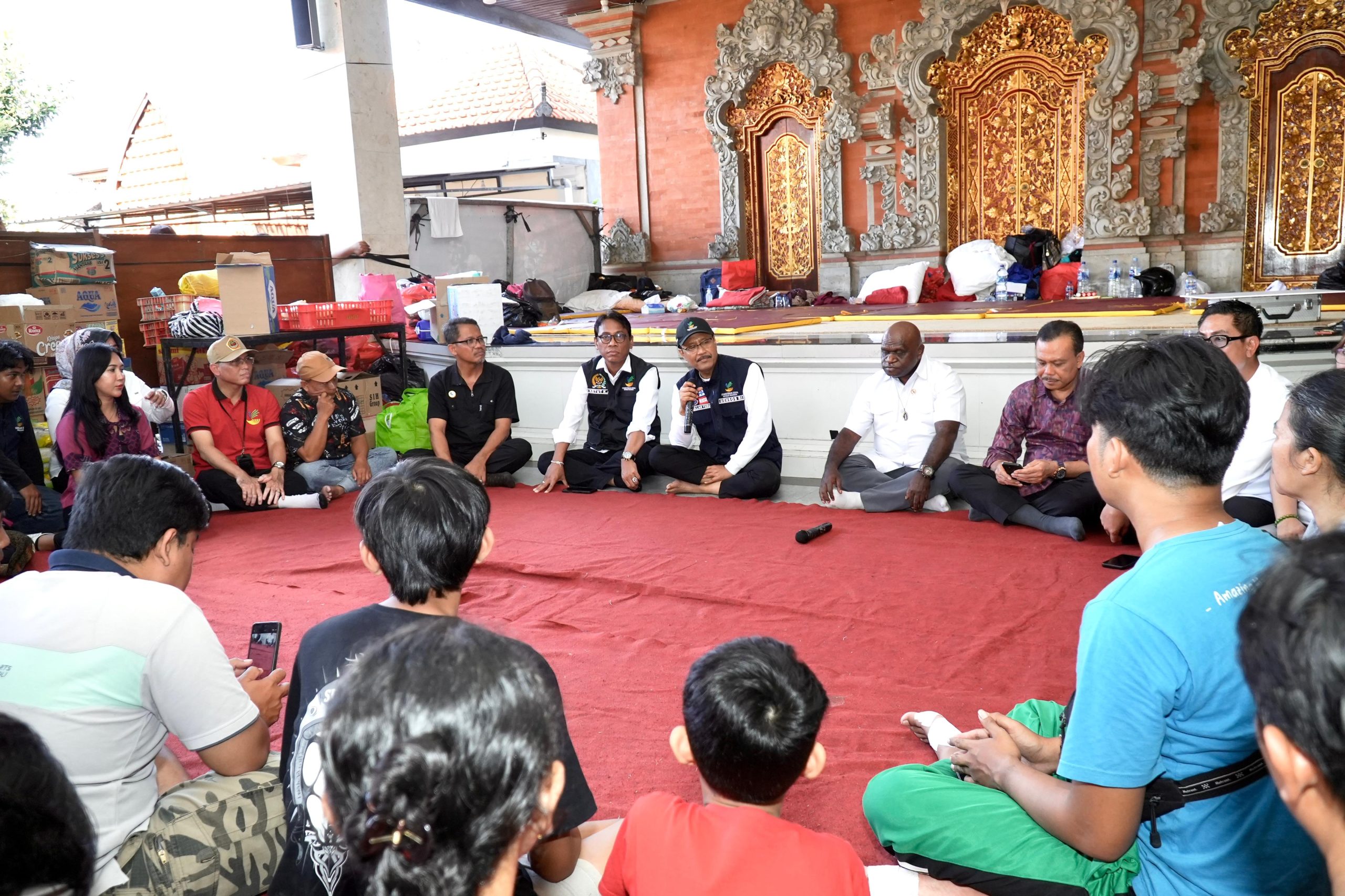 Mensos Bersama Menteri HAM, Kunjungi Posko Pengungsian Banjir Bali: Penanganan Secara Gotong Royong