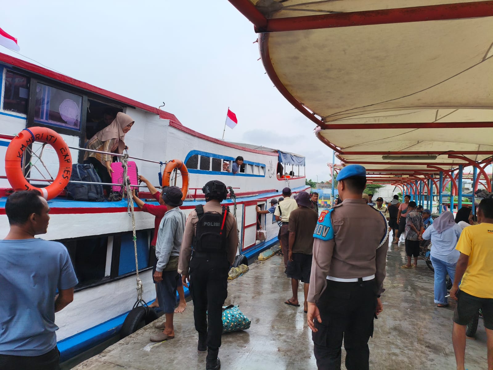 Polsek Kepulauan Seribu Selatan Gelar Pengamanan Dermaga Pulau Kelapa, Pastikan Situasi Aman dan Kondusif