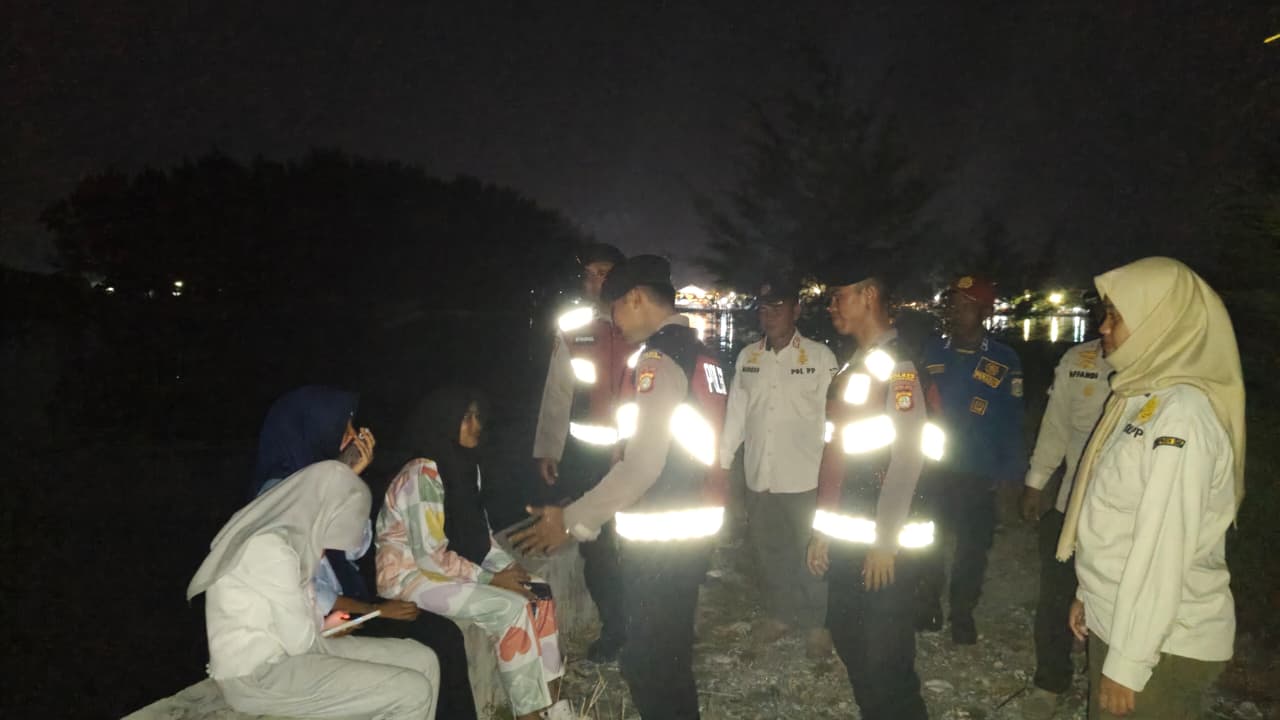Polsek Kepulauan Seribu Utara Gelar Patroli Malam Gabungan, Ajak Warga Waspada Hoax dan Gunakan Call Center 110