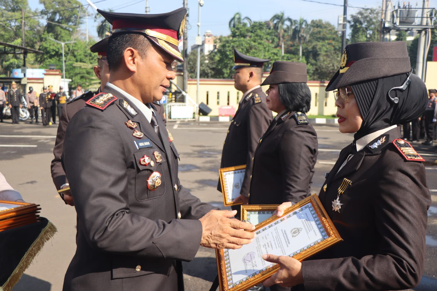 12 Anggota Sat Lantas Polres Metro Depok Terima Penghargaan dari Polda Metro Jaya