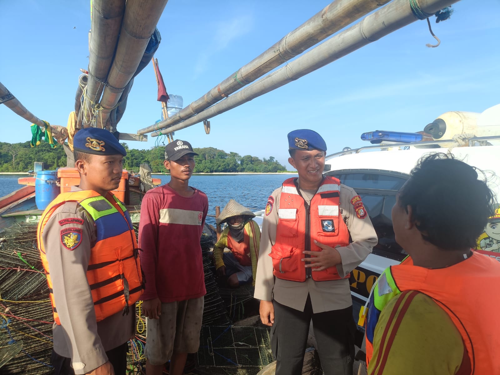 Satpolairud Polres Kepulauan Seribu Patroli Dialogis Laut, Antisipasi Perompak dan Jaga Wisata Aman