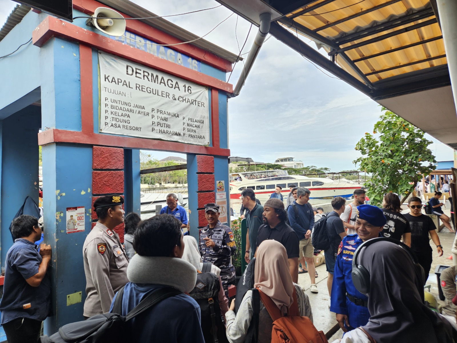 Polres Kepulauan Seribu, TNI, dan Instansi Terkait Amankan Keberangkatan Wisatawan di Marina Ancol