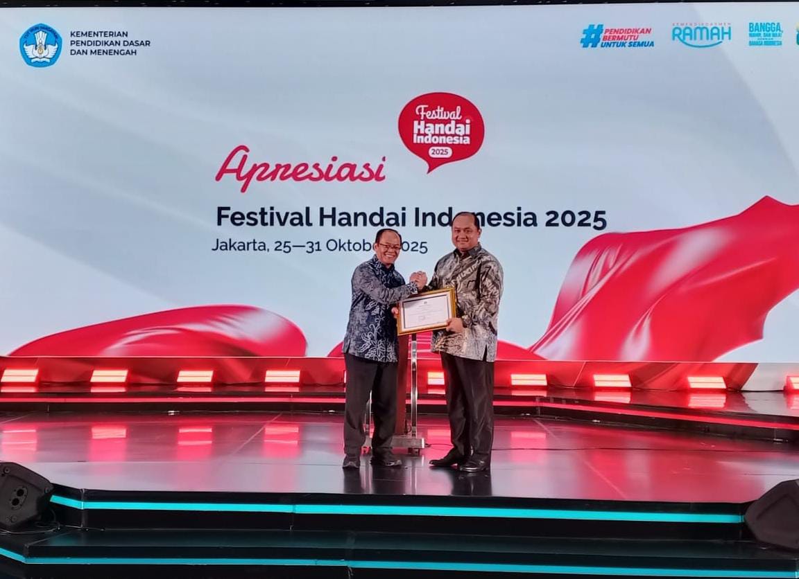 Badan Bahasa RI Memberikan Penghargaan Kepada Atase Pendidikan dan Kebudayaan Cairo