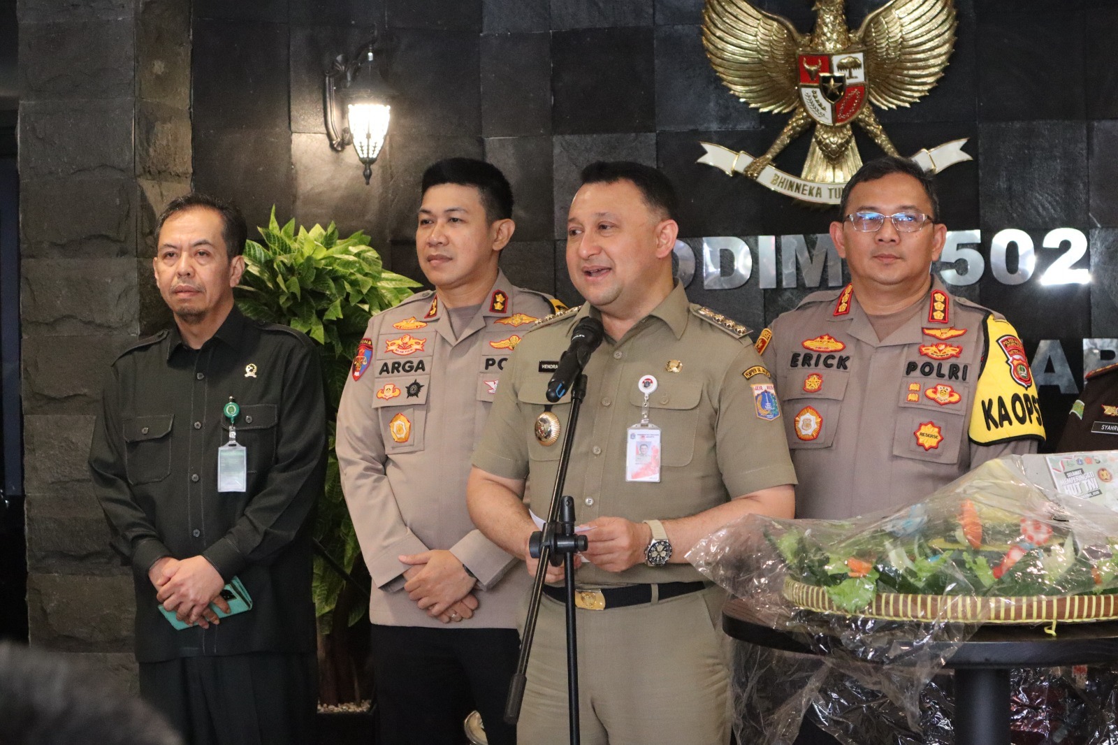 Sinergi TNI–Polri di HUT TNI ke-80, Kapolres Kepulauan Seribu Bersama Forkopimda Jakarta Utara Kunjungi Kodim 0502/JU: Wujud Nyata Semangat Jaga Jakarta