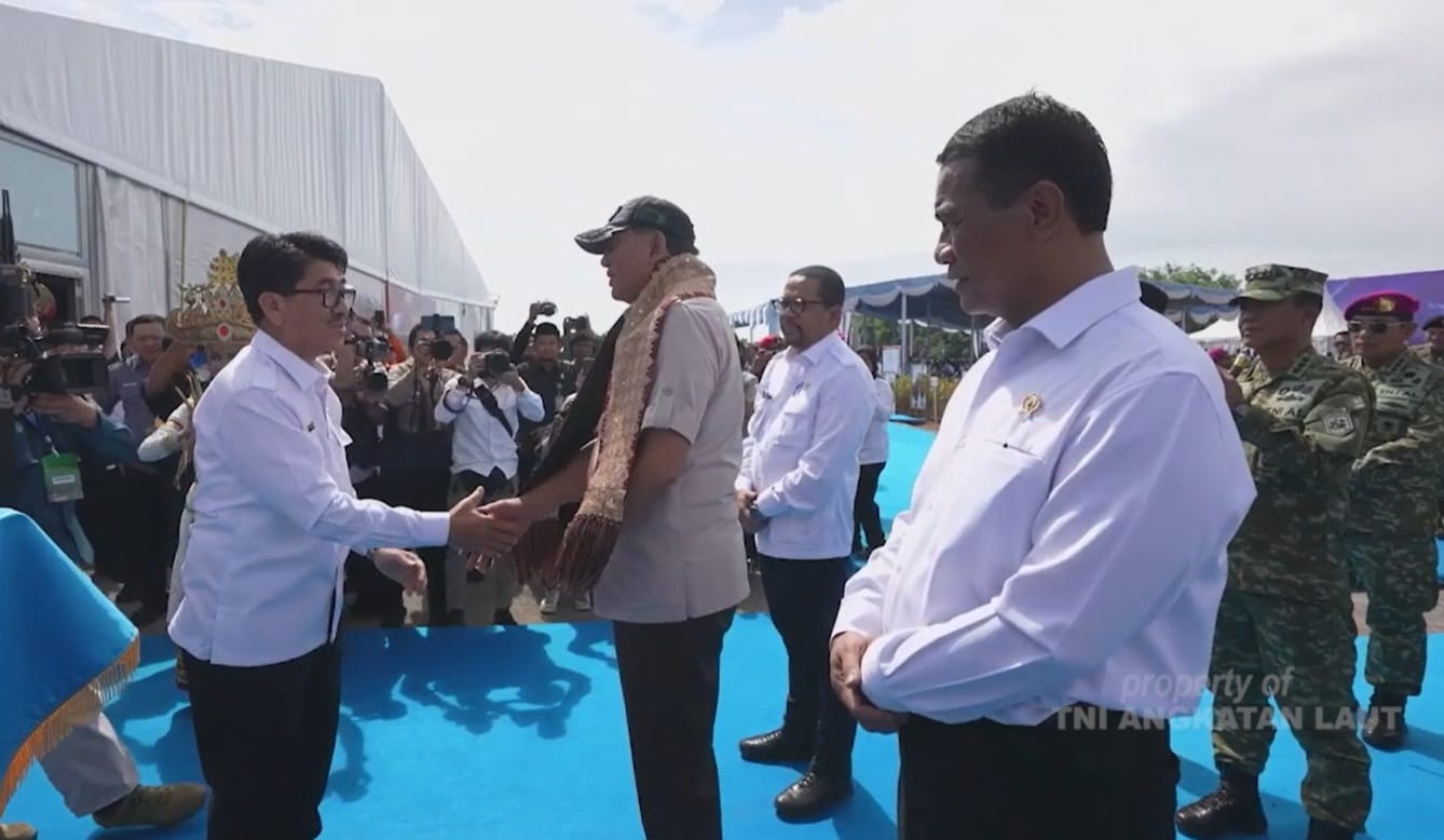Panglima TNI Dampingi Menhan RI Tinjau Panen Kedelai Garuda Merah Putih di Lampung Utara