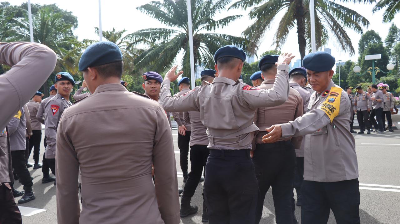 Aksi Buruh KASBI di DPR, 1.464 Personel Siaga Layani Massa dengan Humanis