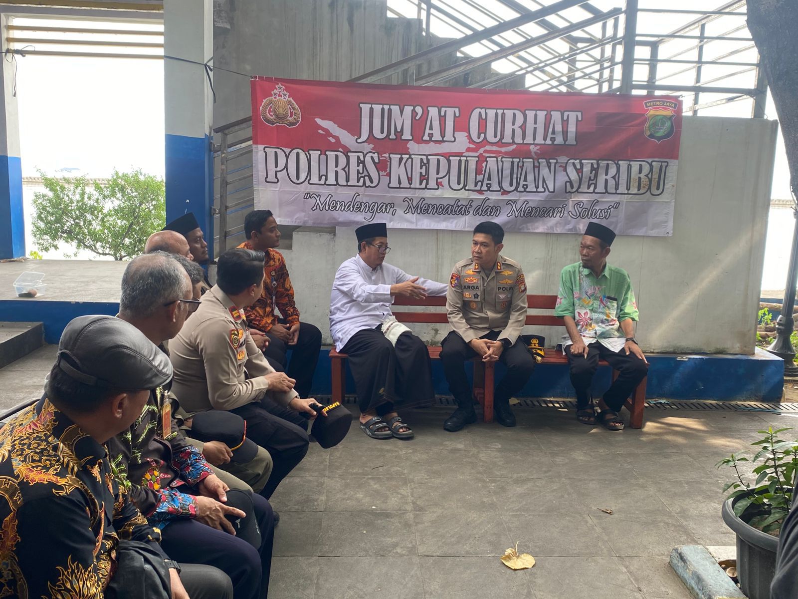 Kapolres Kepulauan Seribu Gelar Jumat Curhat di Pulau Tidung, Ajak Warga Perkuat Kamtibmas dan Jauhi Judi Online