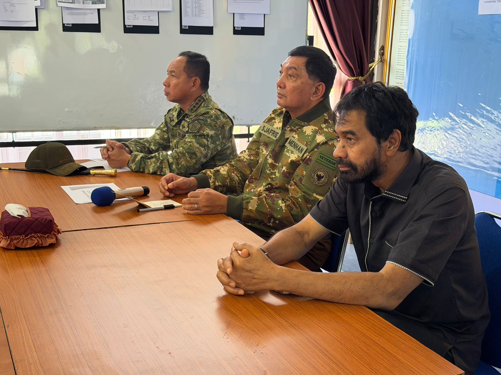 Menhan Tinjau Dampak Bencana di Aceh, Kemhan Salurkan Bantuan Kemanusiaan