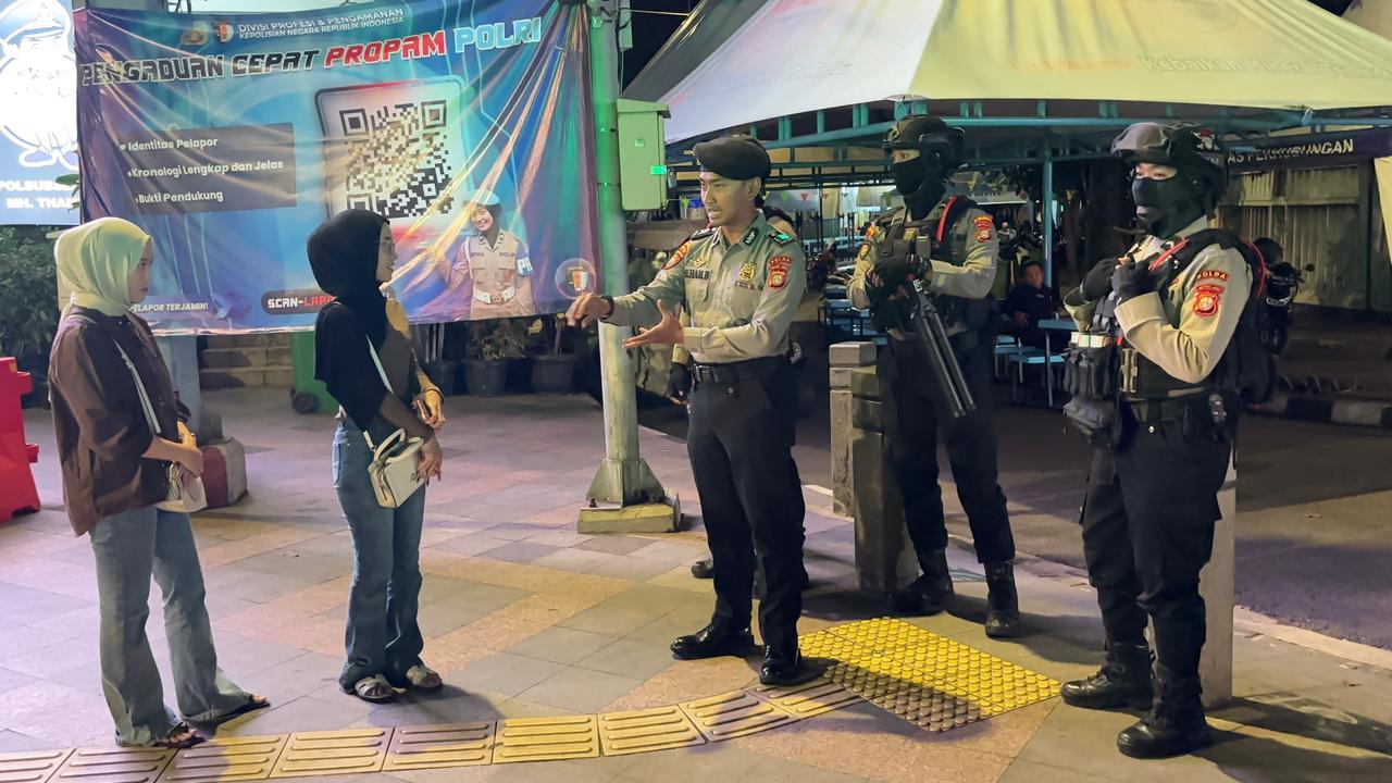 Sapa Warga di Bundaran HI, Polisi Patroli Malam Ciptakan Rasa Aman