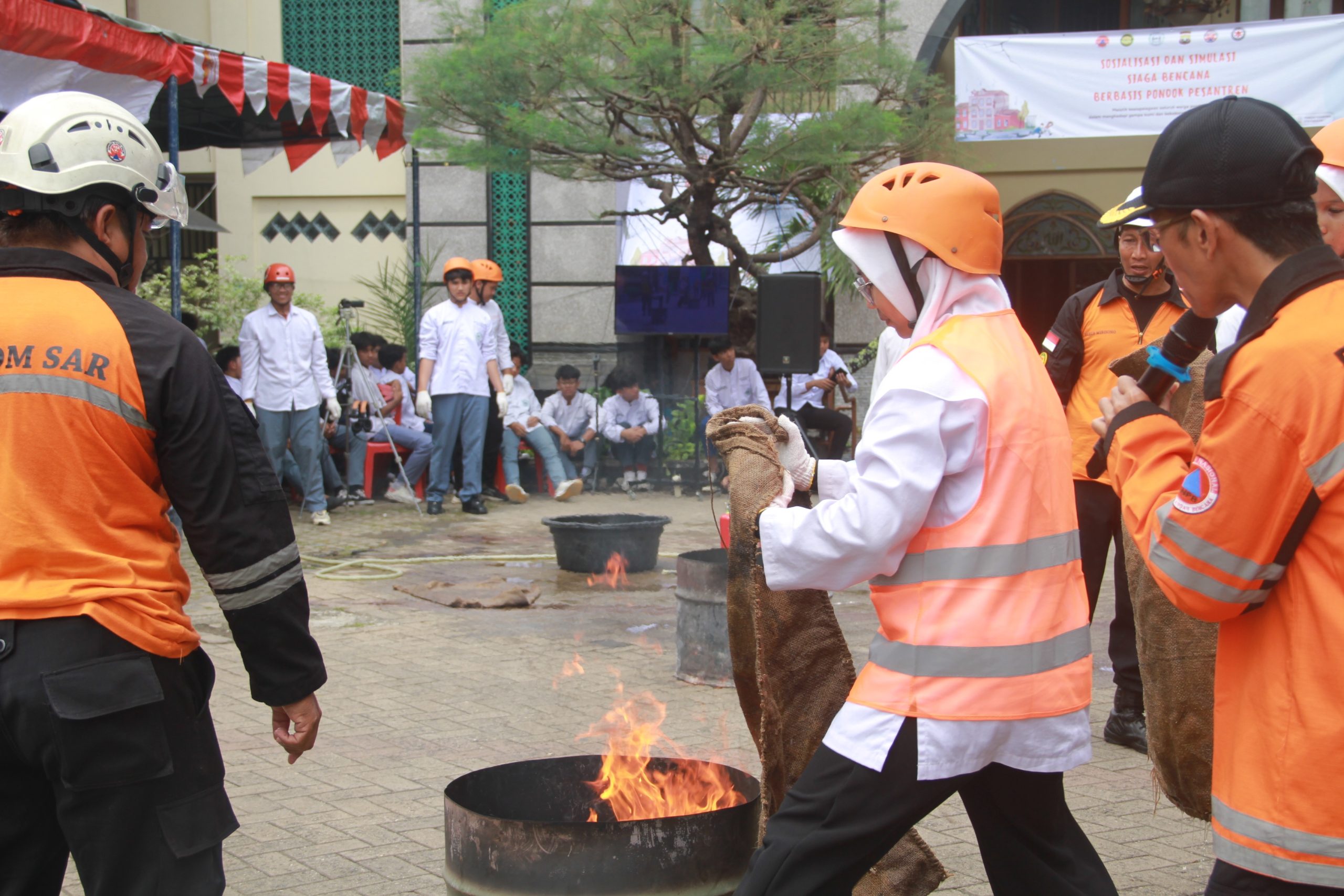 Santri Syai’rulloh Dilatih Tanggap Bencana, Belajar Selamatkan Sesama