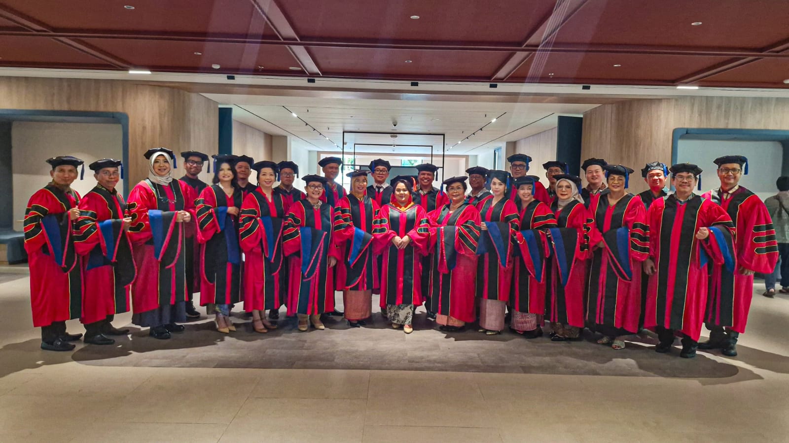 Dr. Lina Indiarti Wresniwiro Raih Gelar Doktor Manajemen dari UPH dengan Predikat Sangat Memuaskan