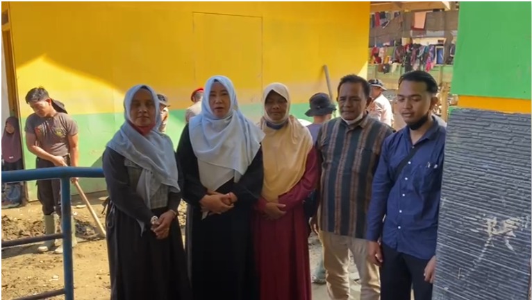 Dukungan Pendidikan Pulih Cepat Pascabanjir, Polres Pidie Jaya Bersihkan Sekolah MIN 1