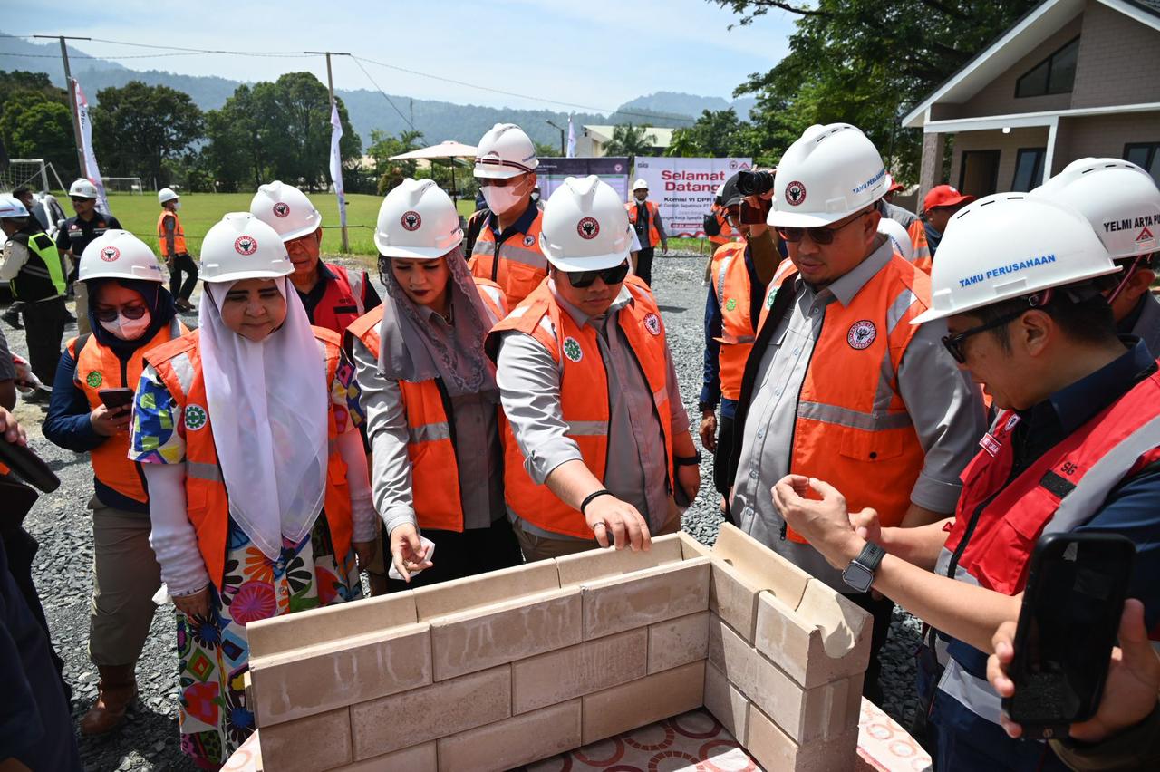 Komisi VI Pastikan Huntara di Batang Anai Kota Padang Berjalan Baik