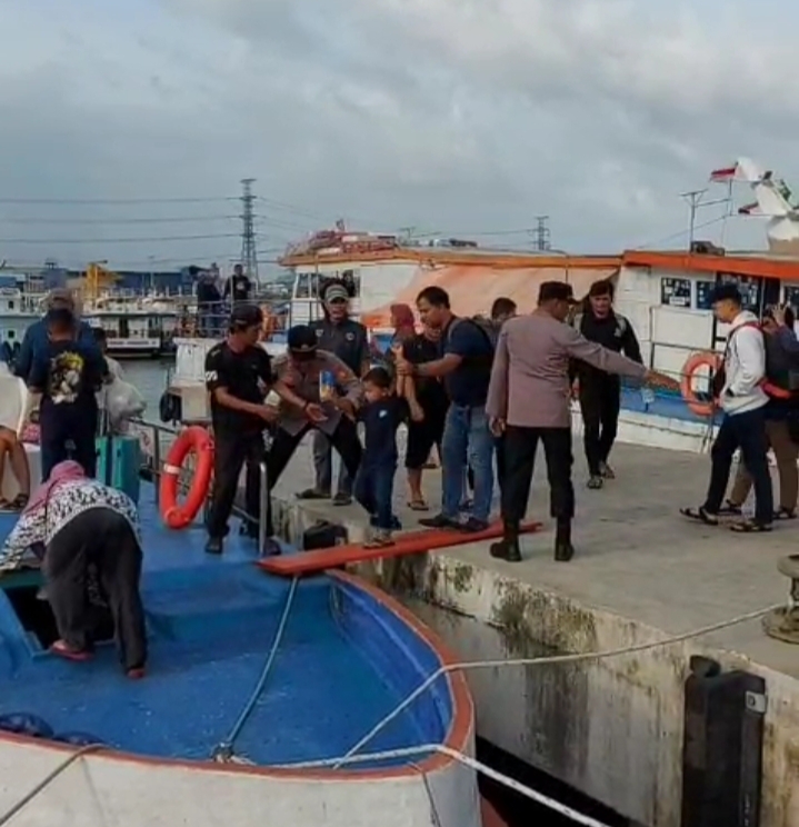 Polsek Kawasan Sunda Kelapa Amankan Akses Wisata Kepulauan Seribu di Dermaga Kali Adem Muara Angke