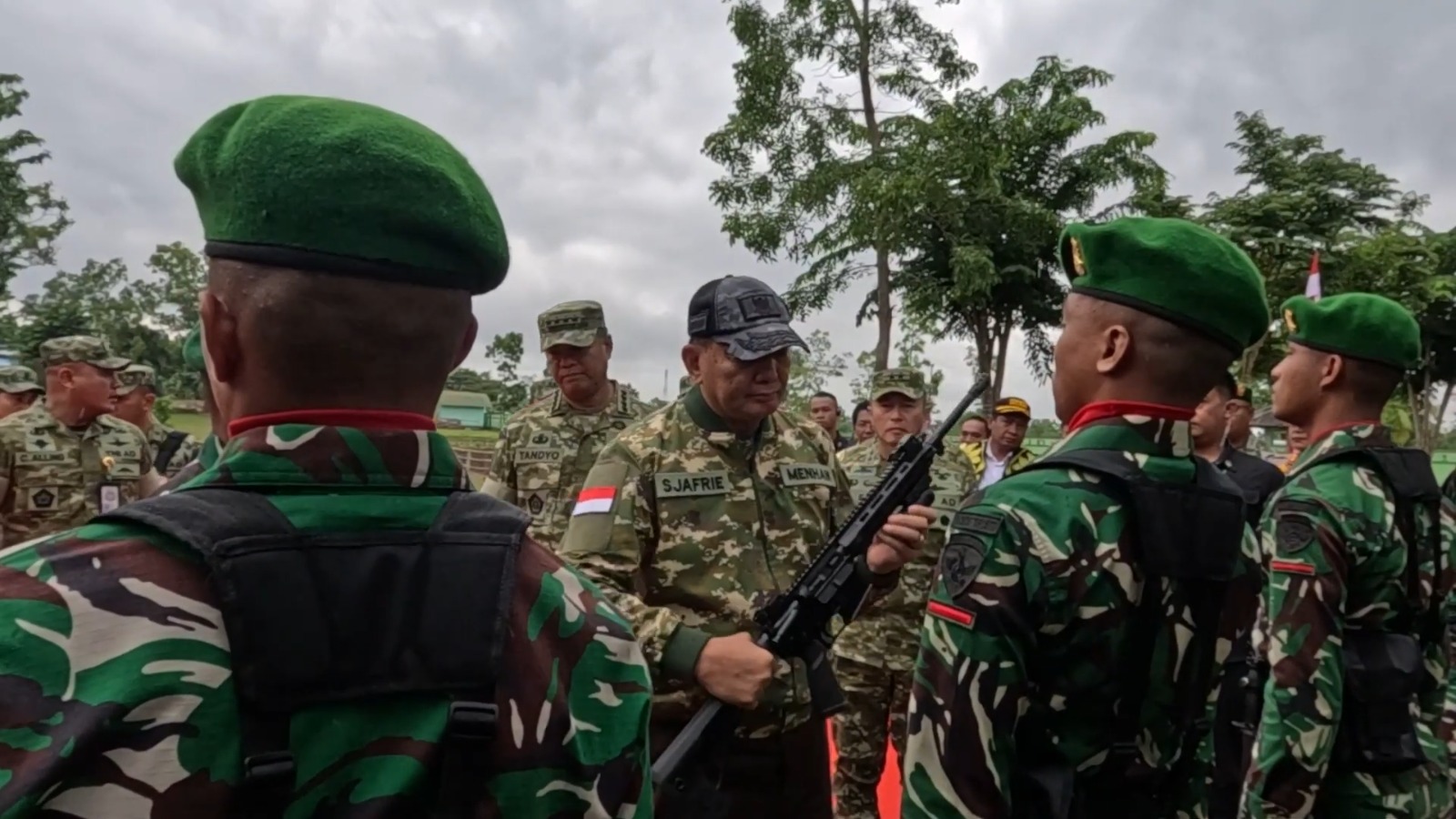Menhan Sjafrie Tinjau Yonif TP 877/Biinmaffo di NTT, Dorong Profesionalisme dan Ketahanan Prajurit Perbatasan