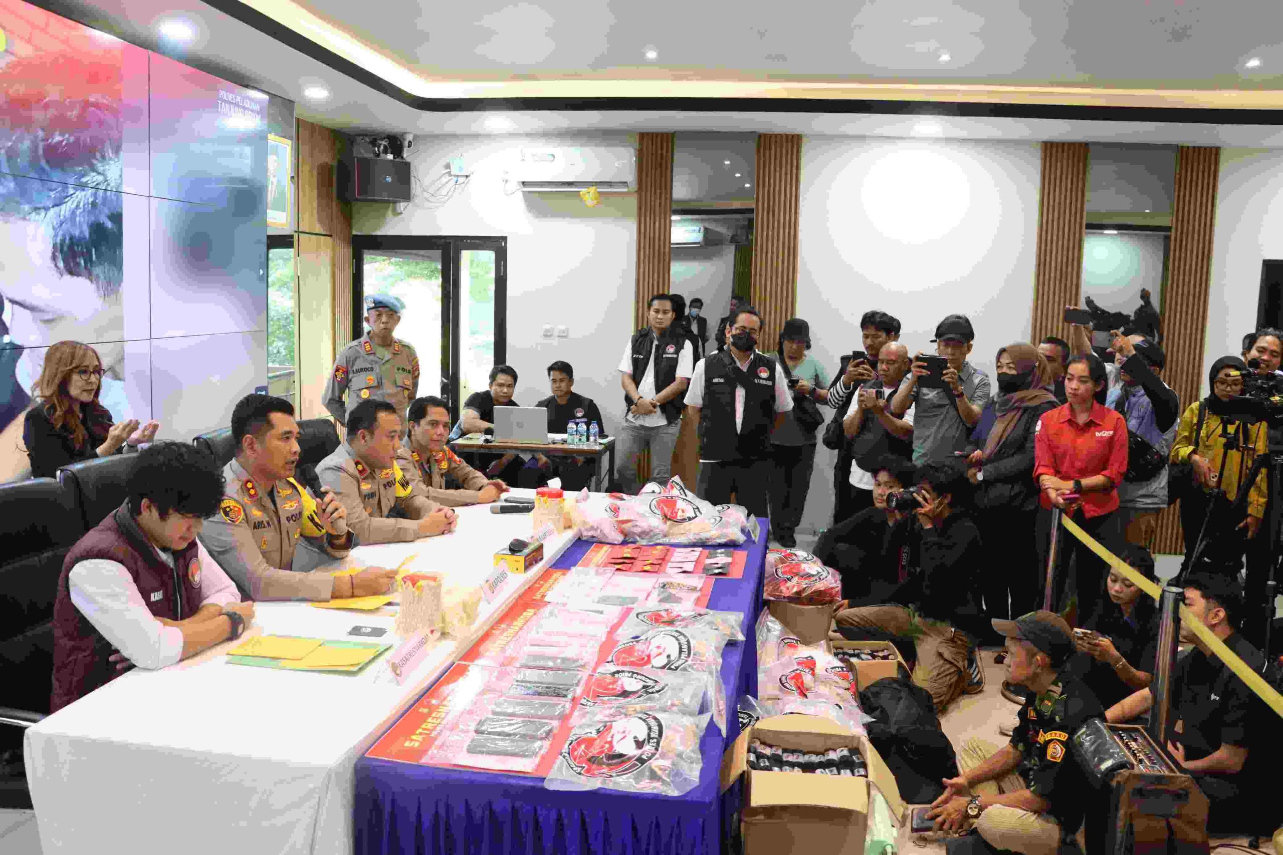 Polres Pelabuhan Tanjung Priok Bongkar Jaringan Internasional Narkotika Etomidate Berkedok Liquid Vape, Selamatkan 30 Ribu Jiwa