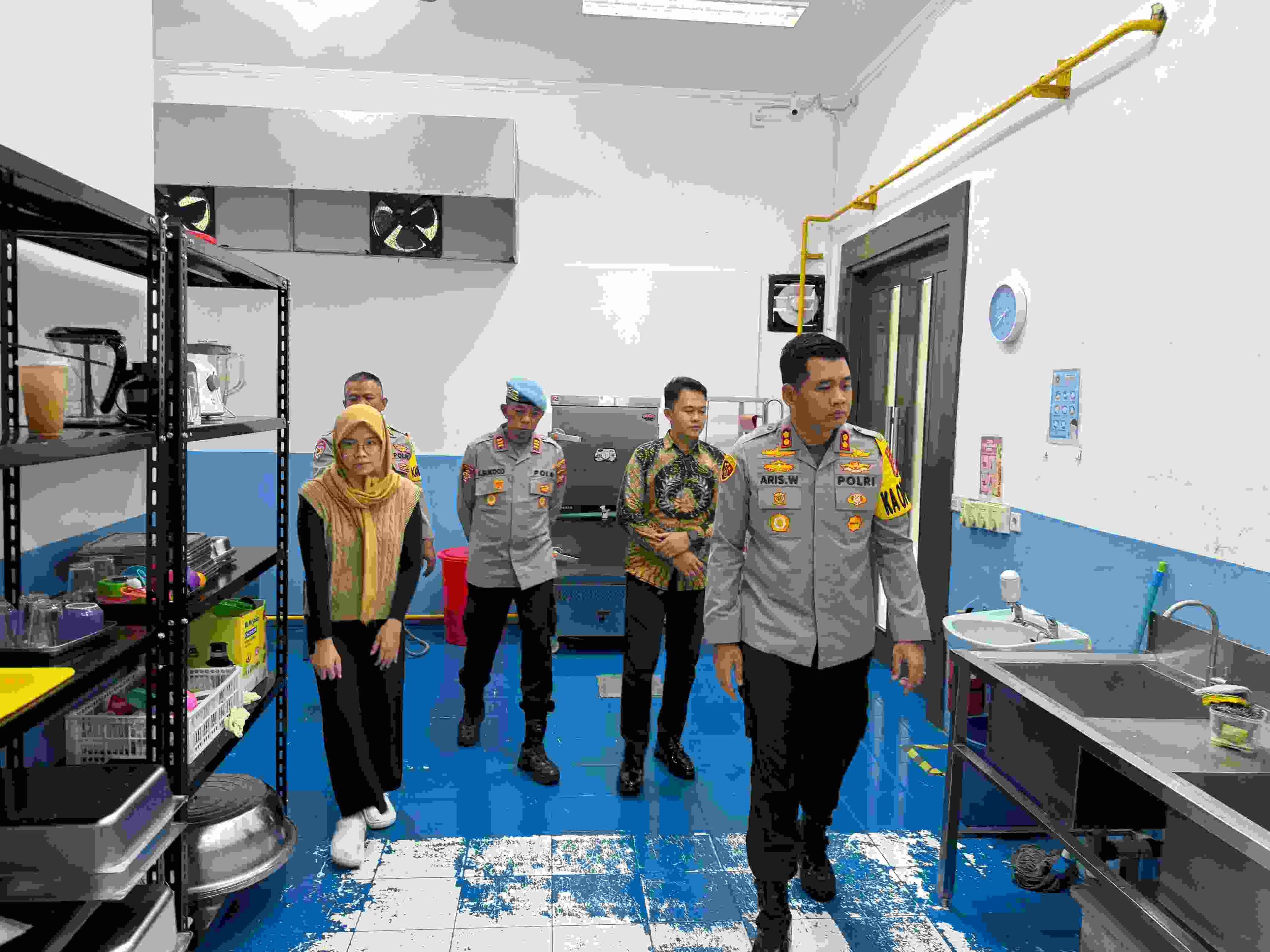 Kapolres Pelabuhan Tanjung Priok Ikuti Peresmian dan Groundbreaking 1.179 SPPG Polri serta 18 Gudang Ketahanan Pangan oleh Presiden RI Secara Virtual