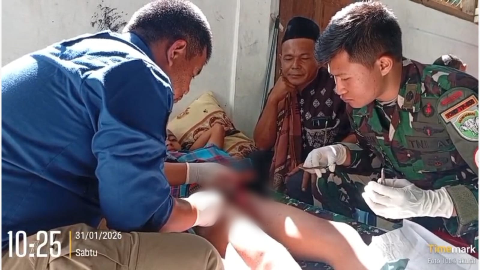 TNI “Jemput Bola” Cek Kesehatan Warga Terdampak di Aceh, Diikuti Ibu-ibu dan Balita