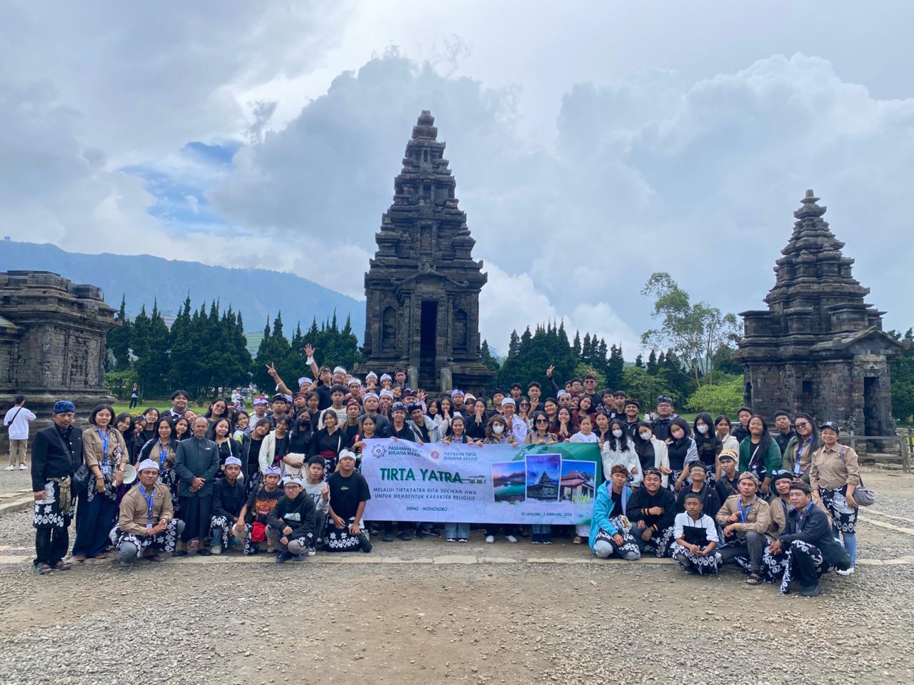 Pasraman Tirta Bhuana: Meneguhkan Sraddha Bhakti  Siswa Melalui Tirta Yatra Hindu Nusantara di Dieng-Wonosobo