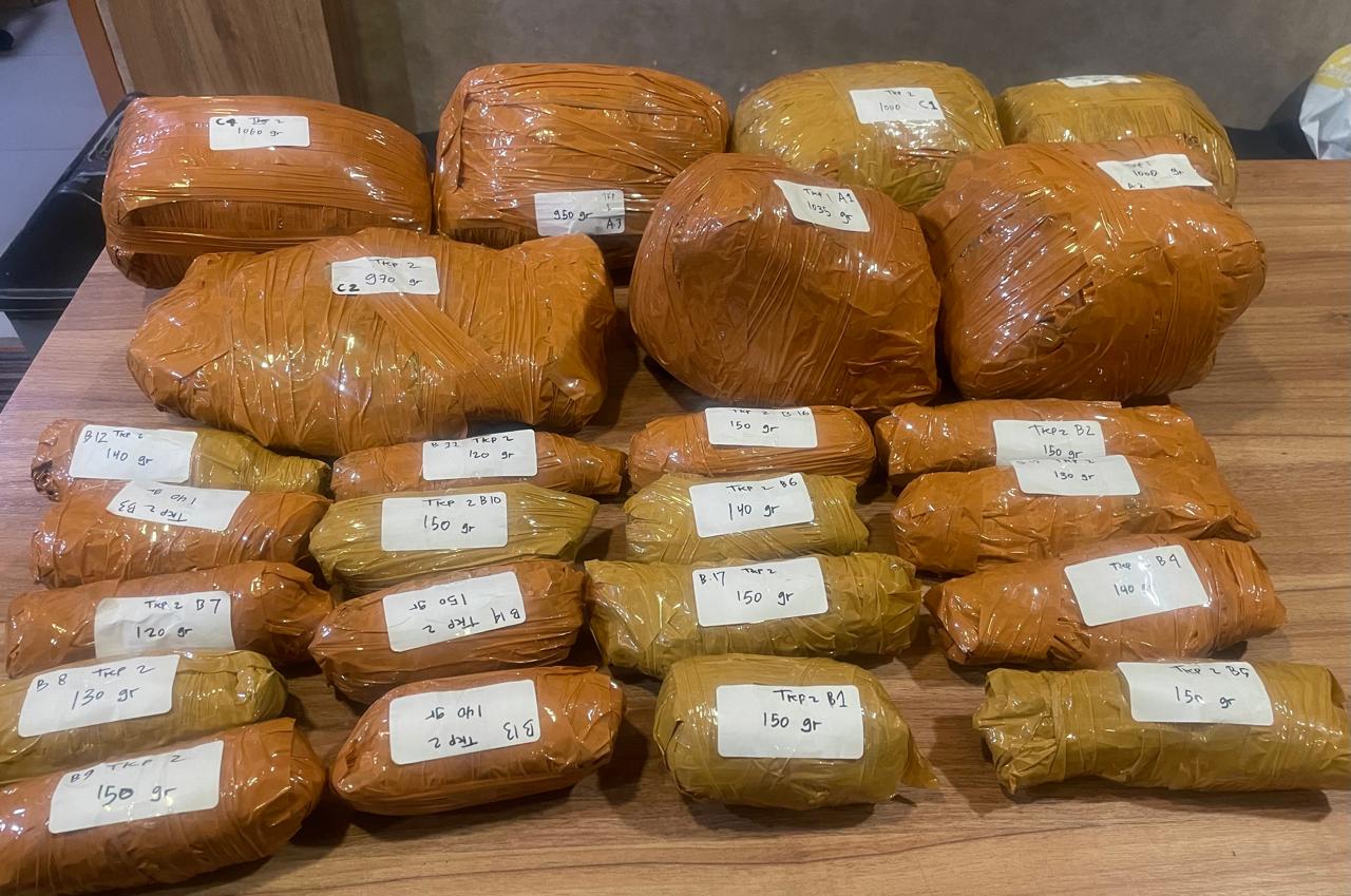 Polda Metro Jaya Ungkap Peredaran Ganja  9,4 Kg, Tiga Kurir Diamankan