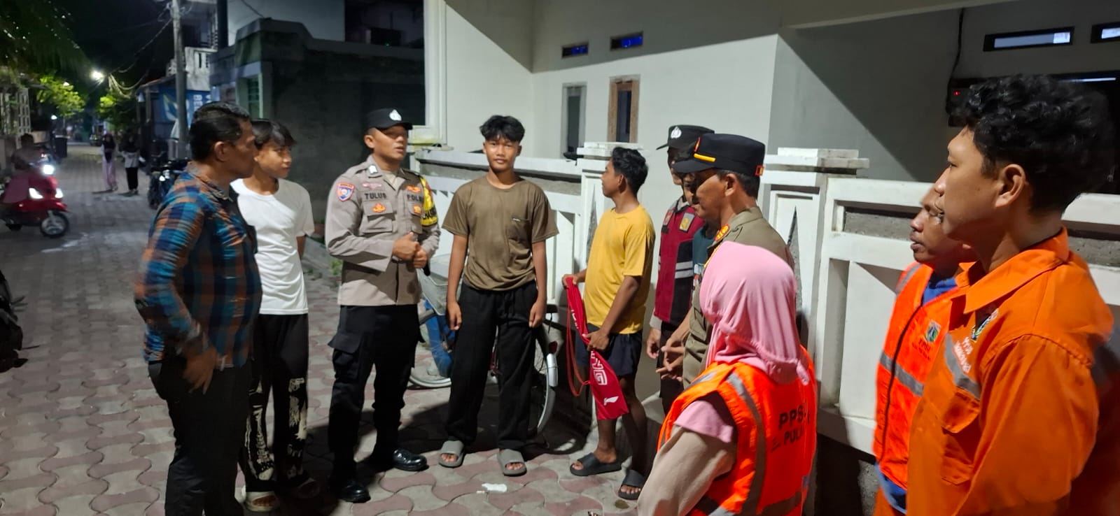 Patroli Malam Gabungan, Polsek Kepulauan Seribu Selatan Intensifkan Sosialisasi Layanan 110 dan Antisipasi Guantibmas