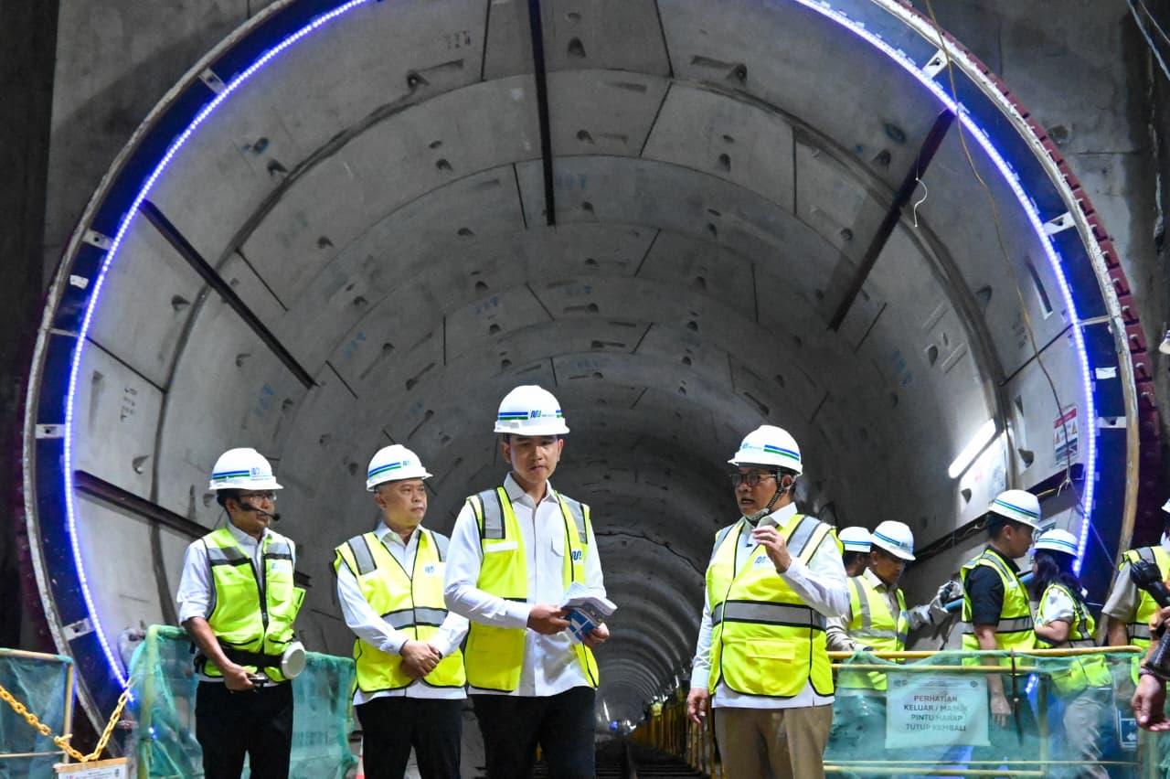 Wapres Tinjau Progres MRT Fase 2A, Tegaskan Transportasi Publik Modern Jadi Prioritas Nasional