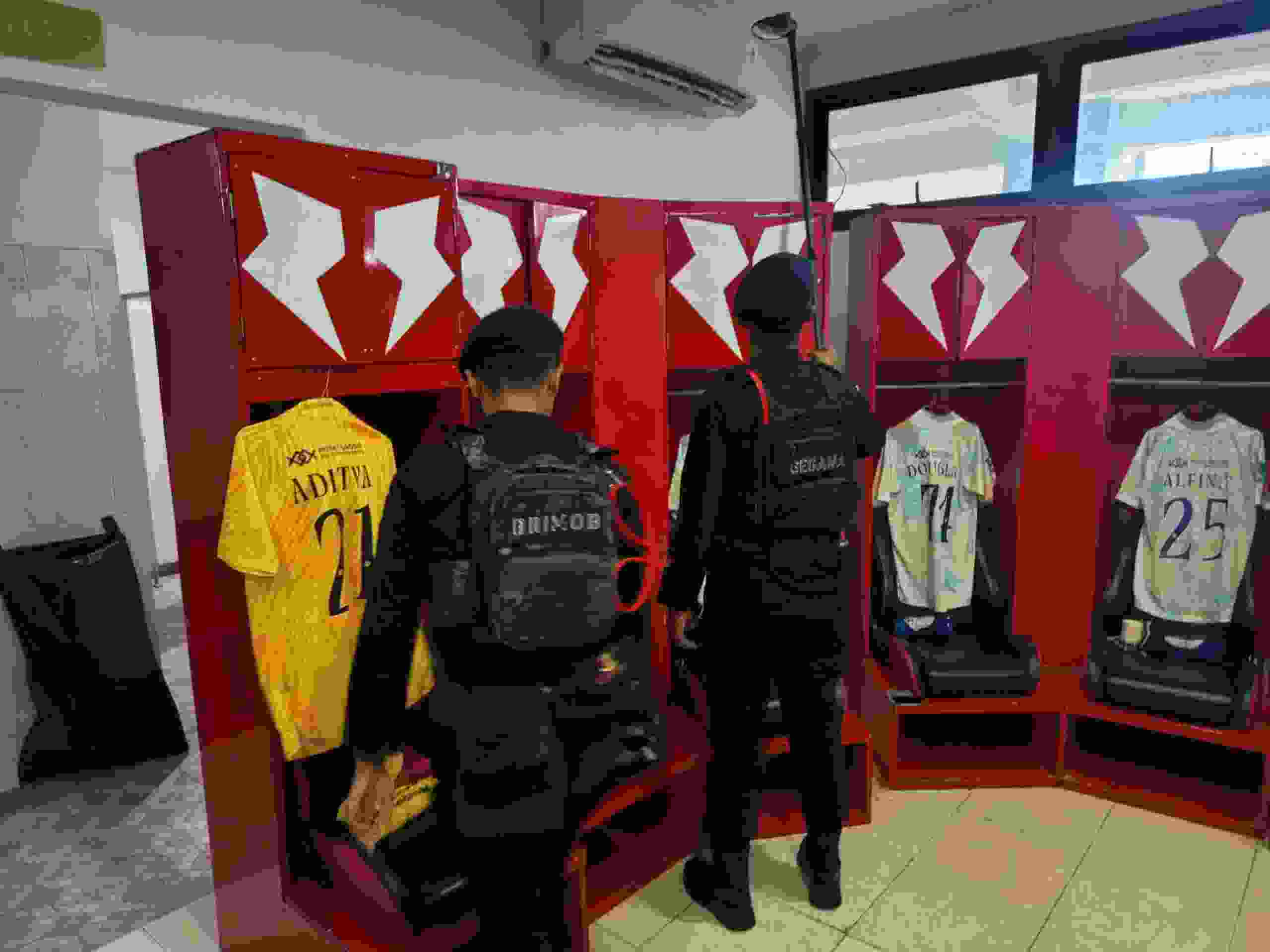 Jelang Kick Off Bekasi FC Vs PSPS, Gegana Brimob PMJ Sterilisasi Stadion