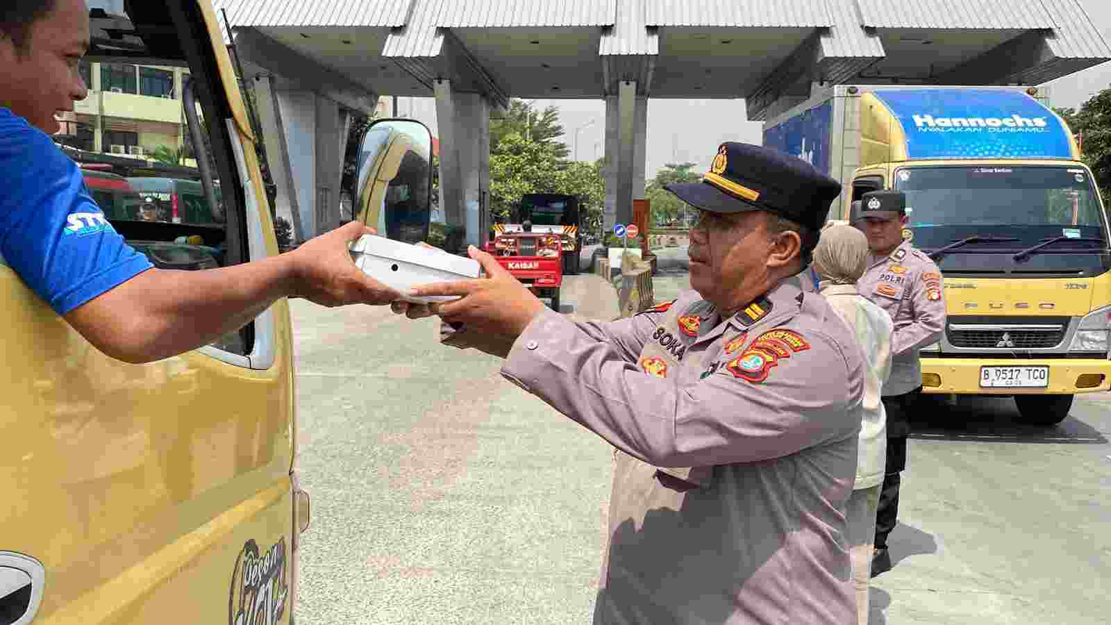 Jumat Berkah Peduli Wujud Kepedulian Polri Dan Sosialisasikan Layanan Polri 110