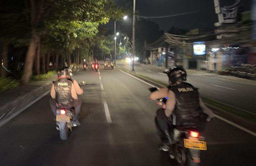 Patroli Dini Hari Ditsamapta PMJ Amankan Pemuda Bawa Golok di Jakarta Barat