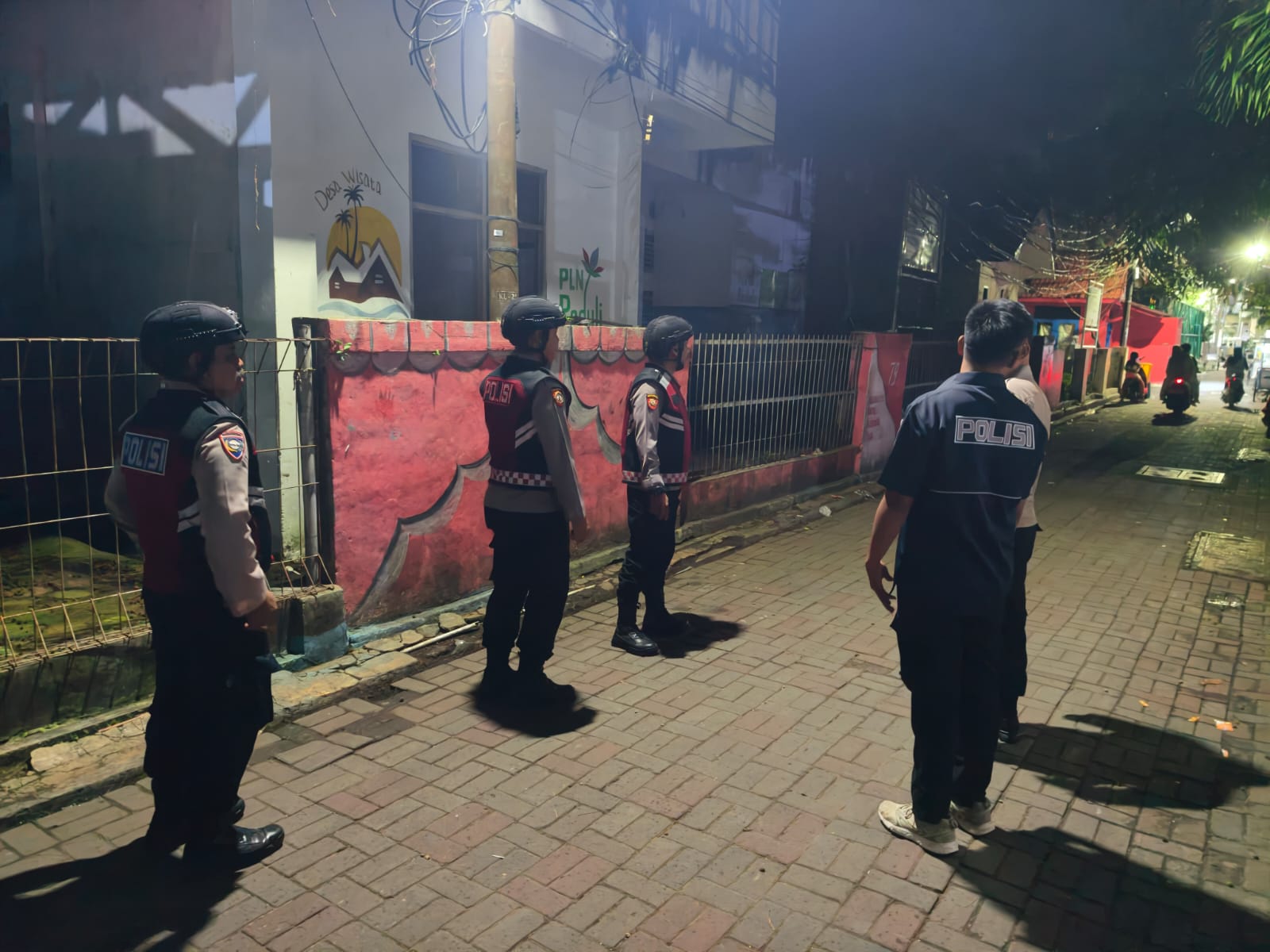 TNI-Polri Bersama Satpol PP dan Potmas Gelar Patroli Malam dan Sosialisasi Layanan 110 Antisipasi Tawuran serta 3C di Kepulauan Seribu Utara