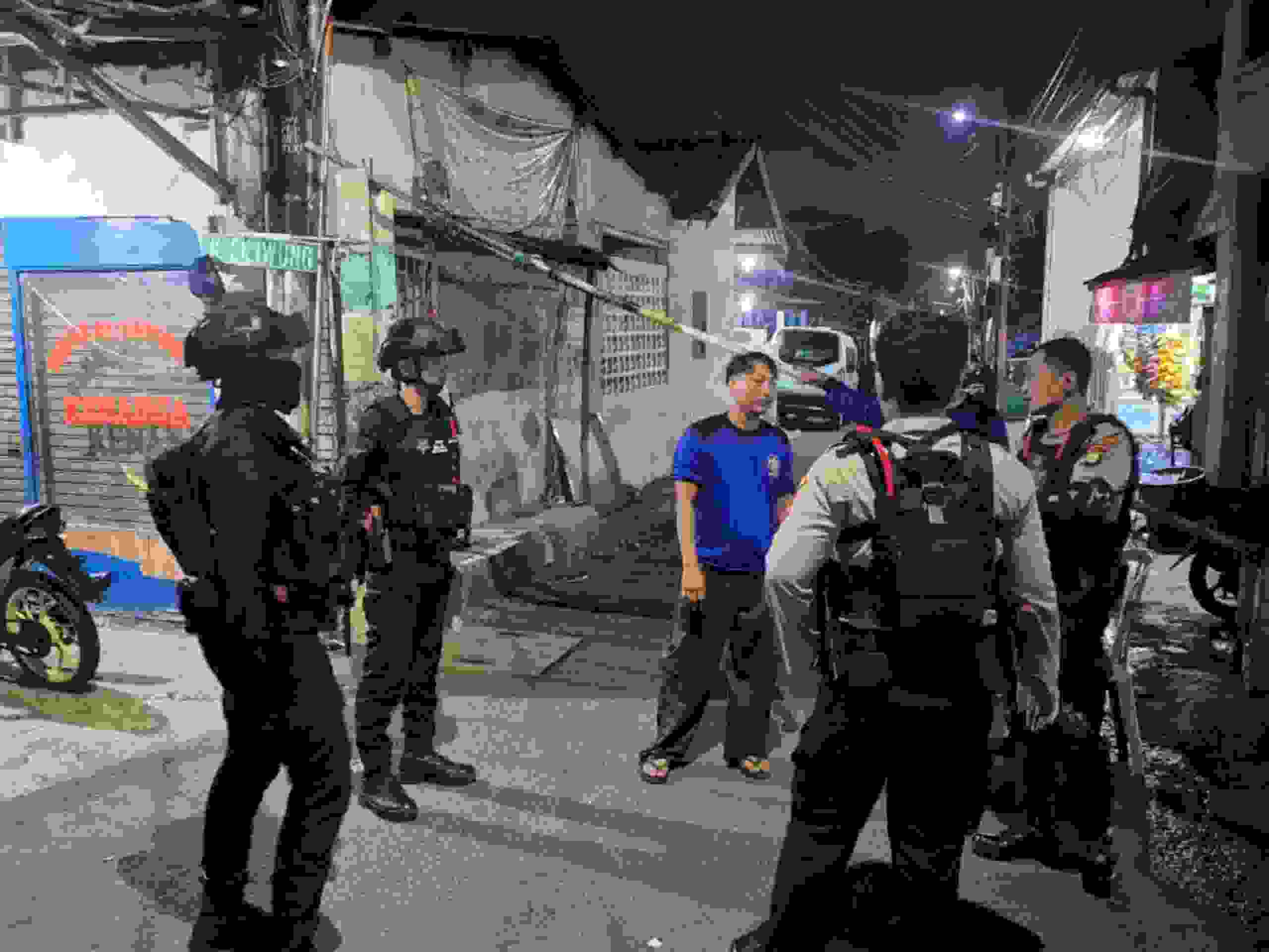 Brimob Polda Metro Jaya Gagalkan Dugaan Tawuran di Ciracas, Lima Remaja dan Celurit Diamankan