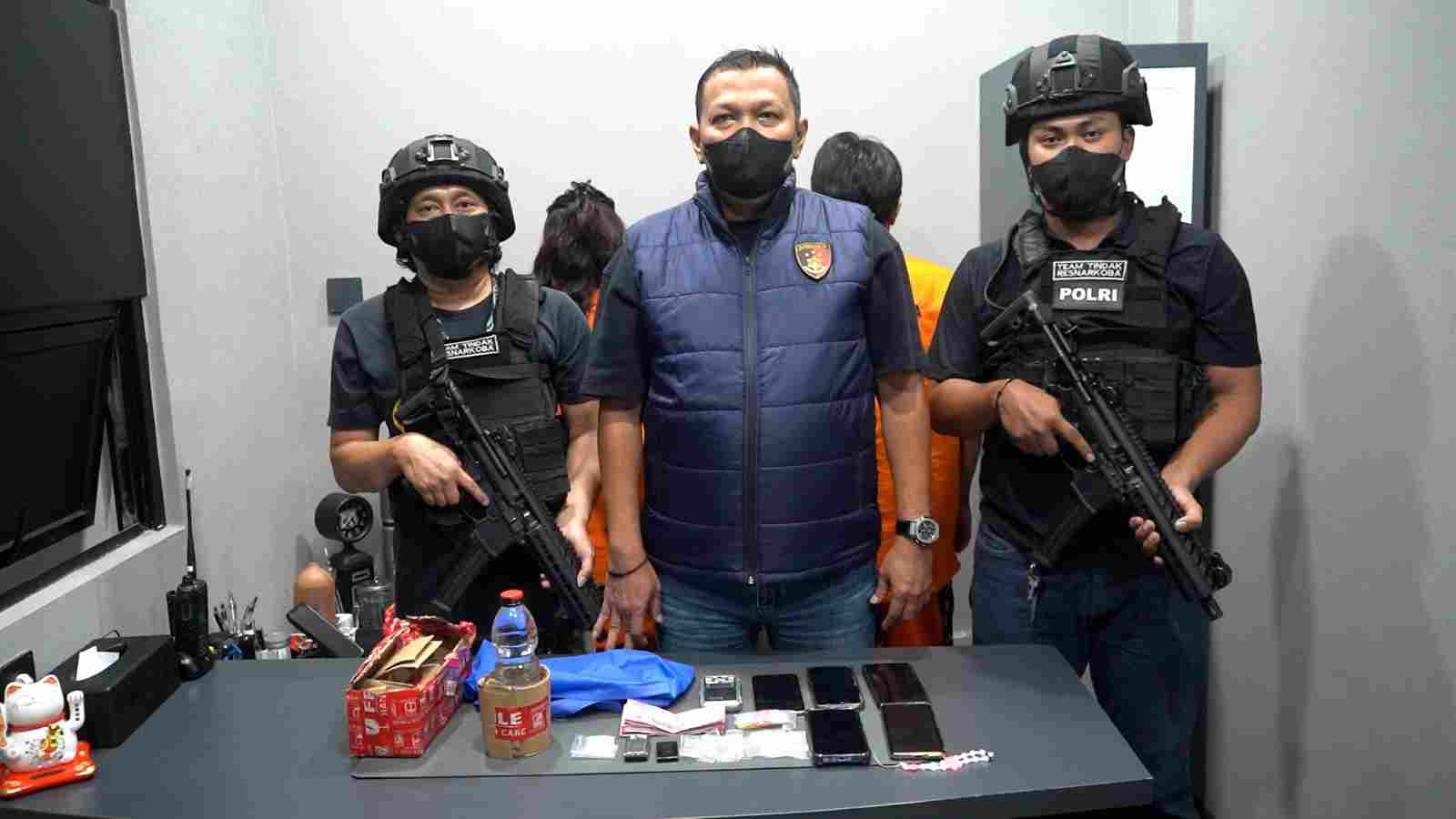 POLDA METRO JAYA MENGAMANKAN SEPASANG KEKASIH PENGEDAR NARKOBA DI JAKARTA BARAT