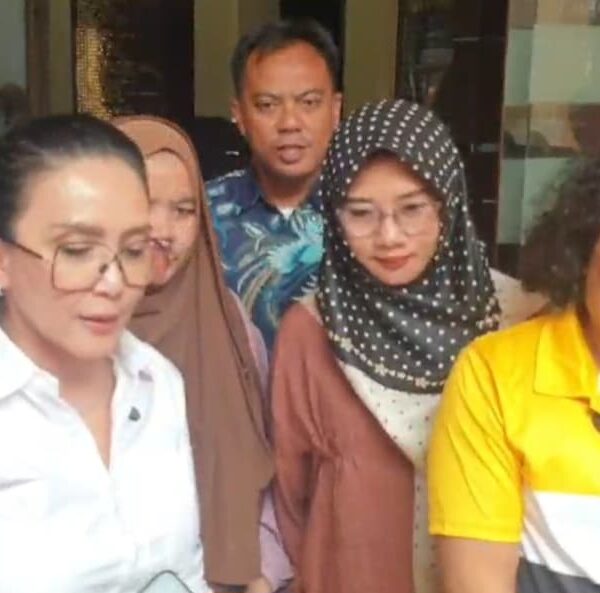 Eks Art Erin Serahkan Bukti Tambahan Bukti Tambahan Perkuat Laporan di Polres Jakarta Selatan 