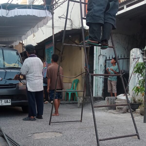 Warga Protes Kegiatan Anggota DPRD Bebizie Tak Berijin Menutupi Rumah Warga di Tanjung Priok