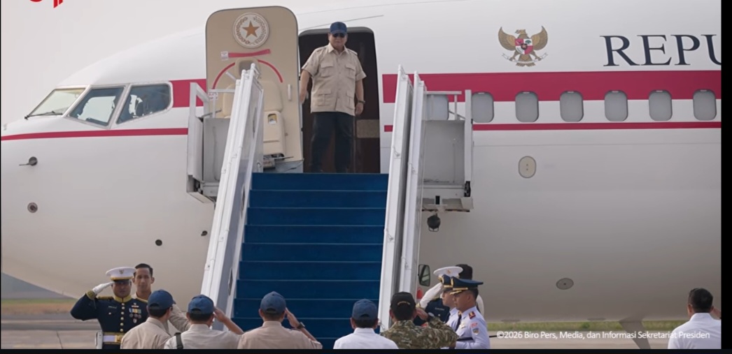 Bertolak ke Sumatra, Presiden Prabowo Kembali Turun Langsung Tangani Karhutla, Seskab Teddy: Pastikan Api Padam dan Tak Berulang