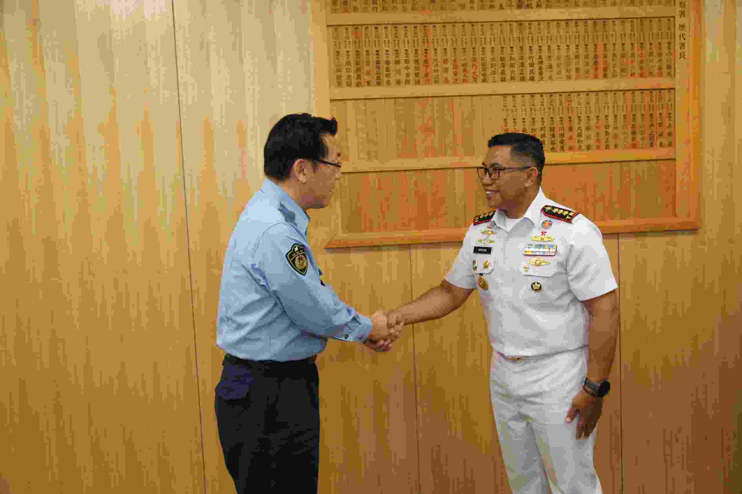 Komandan KRI GNR-332 Kunjungi Pejabat Pemerintah dan Militer di Yokosuka Jepang