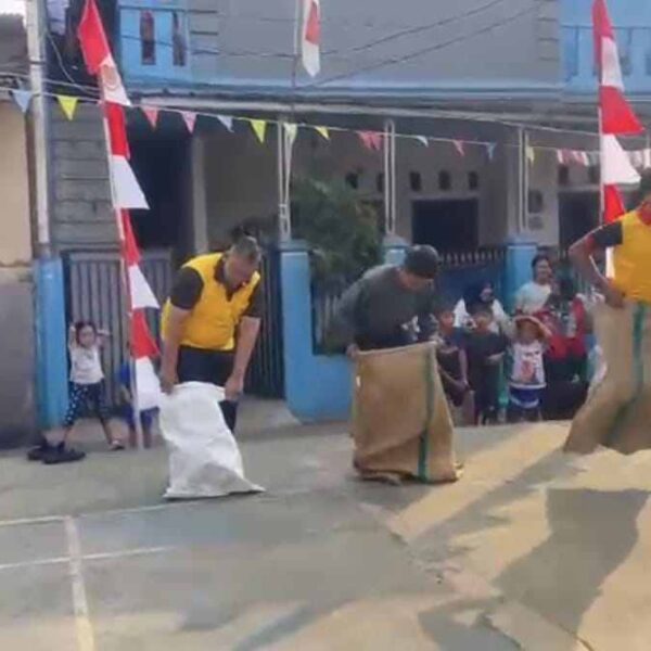 Semarak HUT Kemerdekaan RI Ke-81, Polsek Bekasi Barat Gelar Lomba Bersama Warga Kranji