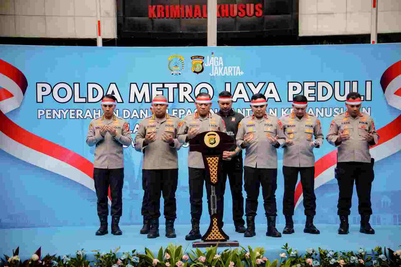 Polda Metro Jaya Kirim 12 Truk Bantuan Kemanusiaan untuk Masyarakat Terdampak Gempa NTT