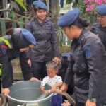 Dalam Rangka HUT Polwan ke-78, Polwan Satbrimob Polda Jambi Salurkan Air Bersih ke Panti Asuhan Al-Amin
