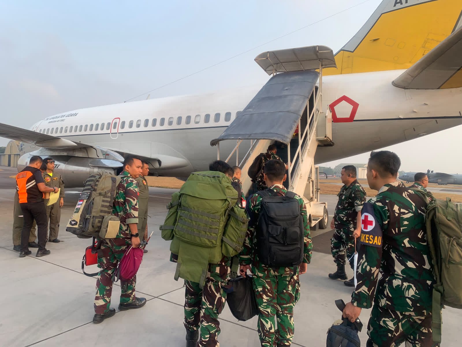 TNI AU Kerahkan Nakes Bantu Korban Bencana NTT