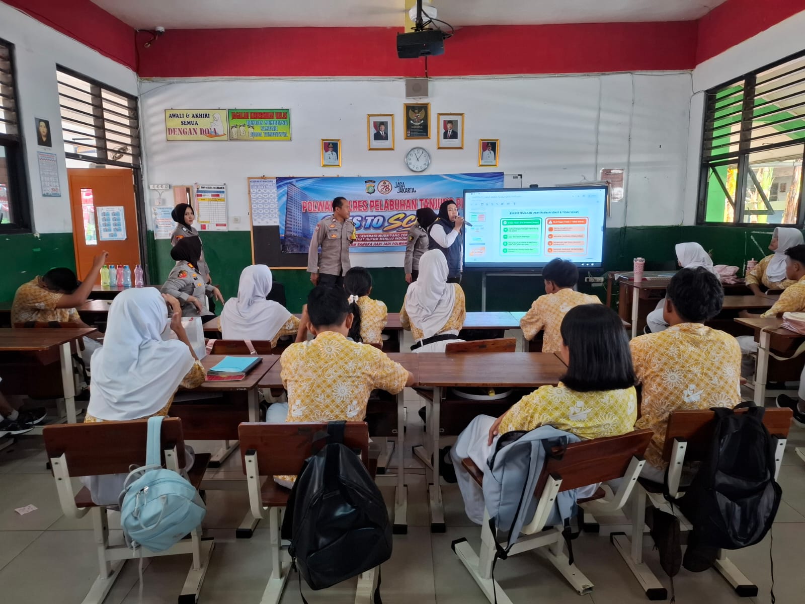 JJOS Police Goes to School, Polres Pelabuhan Tanjung Priok Edukasi Pelajar SMPN 261 Muara Angke tentang Kekerasan dan Bijak Bermedia Digital