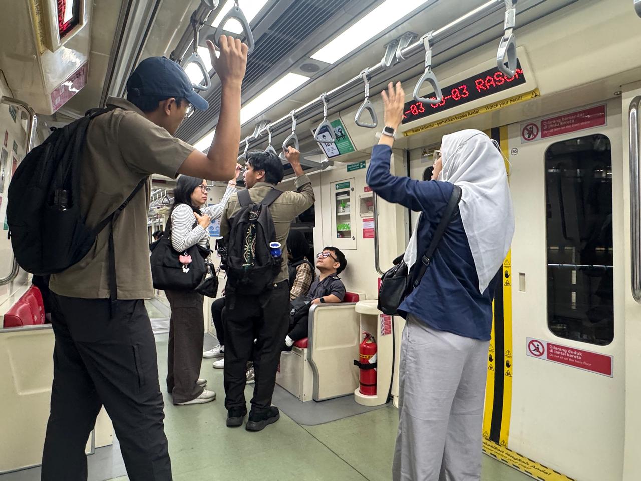 Peringati HUT Ke-81 Republik Indonesia, Menhub Dudy Ajak Masyarakat Manfaatkan Tarif Khusus Transportasi Umum
