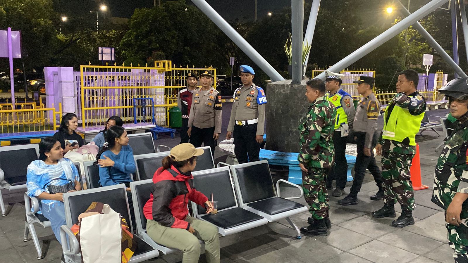 Patroli Gabungan TNI-Polri, Stakeholder di Kawasan Pelabuhan Tanjung Priok, Jaga Kamtibmas Tetap Aman dan Kondusif