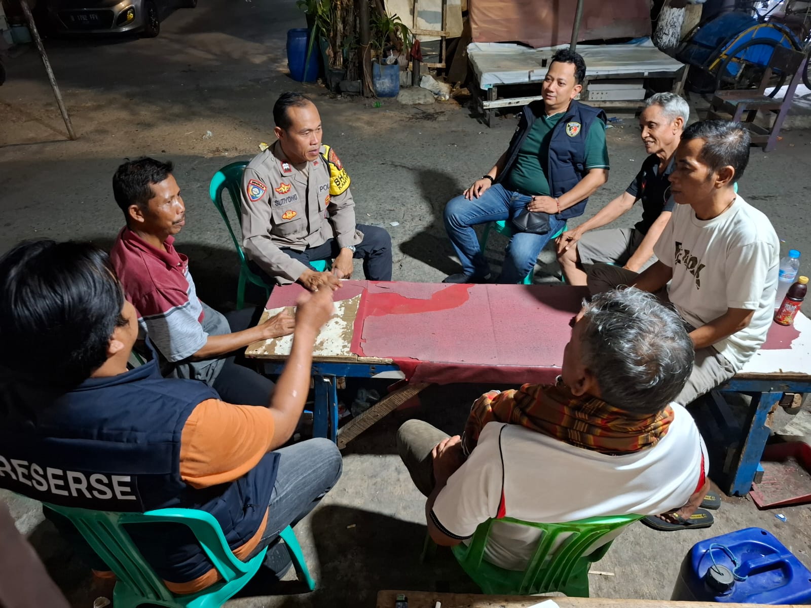 Polsek Kawasan Sunda Kelapa Tingkatkan Kamtibmas Melalui Sambang Warga Muara Angke