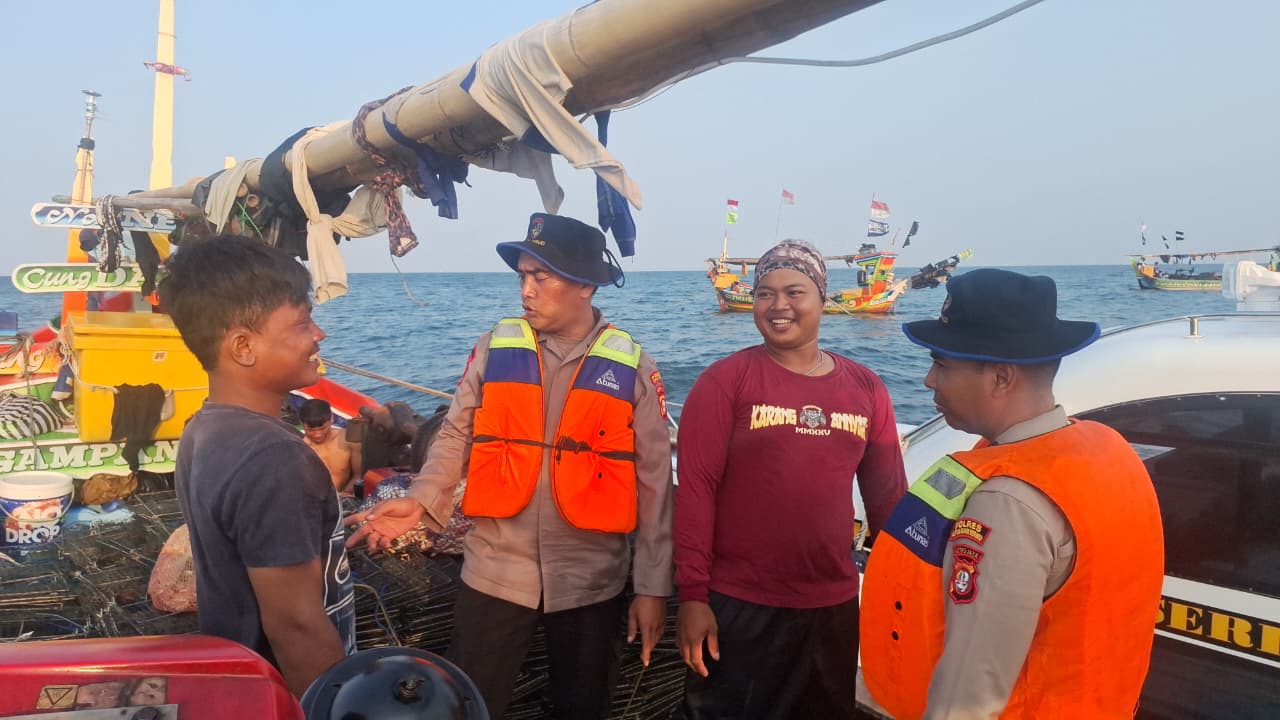 Jaga Jakarta, Satpolairud Polres Kepulauan Seribu Patroli Nelayan dan Sambangi Penjaga Pulau Sosialisasikan Layanan Polisi 110
