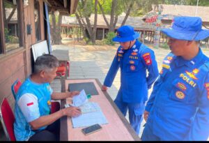 Layanan Polisi 110, Satpolairud Polres Kepulauan Seribu Sambangi Penjaga Pulau Sampaikan Imbauan Kamtibmas