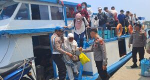 Layanan Polisi 110 Disosialisasikan di Dermaga, Polres Kepulauan Seribu Imbau Warga Waspada Angin Kencang dan Ombak