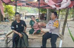 Jaga Jakarta di Pulau Pari, Bhabinkamtibmas Sosialisasikan Layanan Polisi 110 dan Imbau Warga Cegah Kebakaran